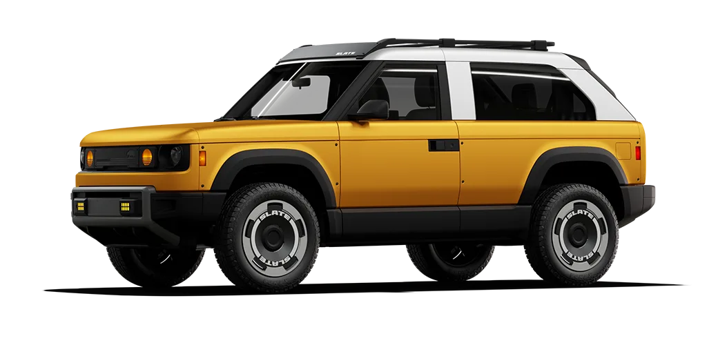Slate en configuration SUV, carrosserie jaune et toit blanc, vu de trois quarts avant.